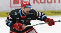 Nešťastná náhoda, nebo zkrat? Útočník Hradce kopl soupeře bruslí do hlavy