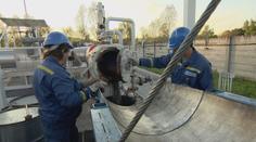 VÍKEND: Ropné tepny se kříží kousek od Prahy
