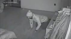 Noční můra: Zatímco spali, zloděj jim prohledával ložnici. VIDEO