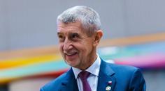Premiér Babiš musel do nemocnice. Vzali mu kus tváře