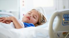 Valentýnku (4) poslal lékař domů. Zvracela krev a třásla se, tvrdí otec