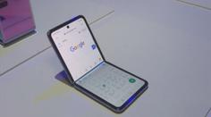 Samsung představil nový mobil! Má ohebnou obrazovku, vyjde na 40 tisíc