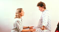 Za domácí porod padla pokuta, asistentka ji zatím platit nemusí