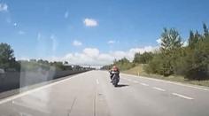 Bez řidičáku, technické a zelené karty. Motorkář ujížděl policistům a havaroval