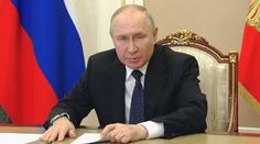 VIDEO: Putin už se ani nesnaží nic skrývat. Před kamerou se málem udusil