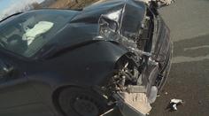 Kolo z kombajnu zasáhlo auto v protisměru! Řidič dostal pokutu