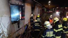 Dům na Znojemsku zachvátil požár. Pes se zachránil, senior přišel o život
