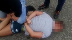 Policisté hledali lupiče. Takhle zmuchlali podezřelého. VIDEO