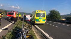 Motorkářka na Teplicku dostala smyk a sjela mimo cestu. Nehodu nepřežila