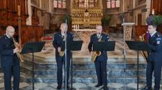 Policisté a Hradní stráž uspořádali adventní koncert. Slyšet byly světoznámé koledy