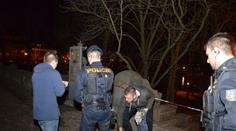 Mladí DÁNOVÉ skákali nazí z mostu do Vltavy! Hledali je policisté!
