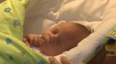 Malého Norberta matka odložila do babyboxu a teď ho chce zpět