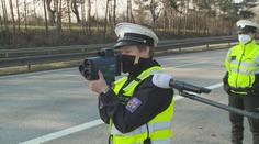 Policisté měřili po celém Česku rychlost. PŘEHLED po krajích