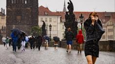 Bouřky budou silnější, než se čekalo. Meteorologové zpřísnili výstrahu