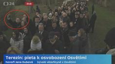 Trapas! Škromach fotil selfie v koncentráku! Načapaly ho kamery