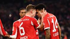 Bayern zachránil výhru v nastavení. Hoffenheim přejel Augsburg