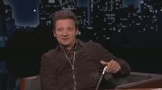 Jeremy Renner se opět objevil mezi lidmi. Zavzpomínal na děsivou nehodu