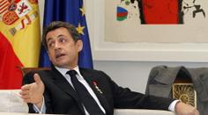 Exprezident Sarkozy dostal roční trest vězení. Odpyká si ho doma