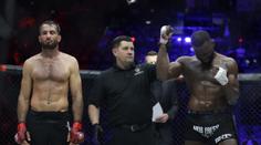 Edwards v Bellatoru porazil veterána Mousasiho a vysloužil si titulový boj