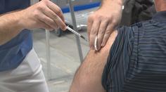 Registrace na třetí dávku očkování by se měla spustit ještě v září