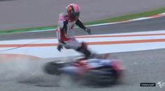 Děsivá nehoda v MotoGP: Zarca trefila motorka, málem přišel o nohy!