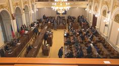 TOP 09 chce výrazněji snížit platy politiků. Je to blbost, tvrdí hnutí ANO