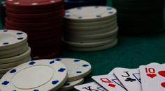 Velký skandál při pokeru. Vítězka si měla k výhře pomáhat vibračním zařízením