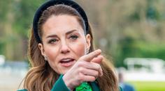 Žádná Kate! Královská rodina prý ukázala dvojnici se špatně nasazenou parukou