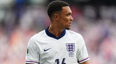 Jiné jméno i číslo na dresu. Alexander-Arnold v Realu musí řídit jenom BMW