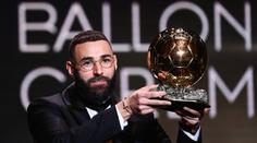 Benzema vyhrál poprvé v kariéře Zlatý míč. Ronaldo uzavřel druhou desítku