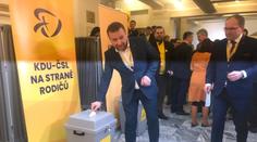 Šéfem KDU-ČSL je Jurečka. Lidovci zvolili i nové místopředsedy