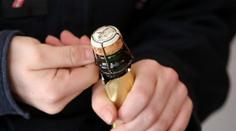 Celý život otevíráme šampaňské špatně! Děláme tuto velkou chybu