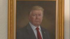 Trumpa rozzuřil nepovedený portrét. Prý je zkažený schválně a mají ho sundat