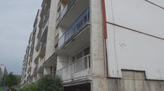 V domě jsou odpadky do čtvrtého patra. Brzdí plánovanou demolici