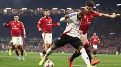 Ze dna na vrchol. United v prodloužení stáhli manko dvou tref, spasil je Maguire