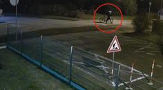 Tohle se zloději nepovedlo! Ve sněhu nechal stopy až ke svému domu
