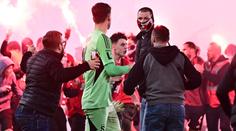 Slávistický masér hrdinou. Brankáře Sparty odvedl od běsnícího davu
