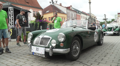 Historická vozidla se sjela na rallye. Nejstarším veteránům bylo přes 80 let