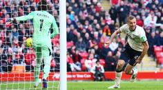 Souček skóroval proti Liverpoolu, prohru neodvrátil a sestup stále hrozí