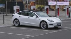Itálie brojí proti zákazu aut se spalovacími motory. Bojí se zániku pracovních míst