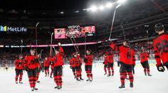 Pod širým nebem vyhráli Devils. Florida dala v derby devět gólů