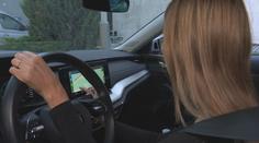 Řidička autobusu místo řízení koukala na seriál. Policie řeší tisíce podobných případů