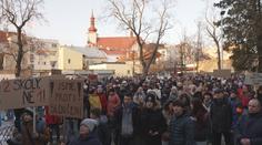 Sloučení základních škol v Holešově čelí kritice. Na Zlínsku proběhla demonstrace