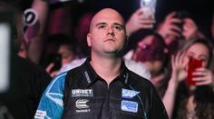 Obhájce titulu Rob Cross končí v prvním kole, Wright měl namále