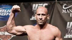Bude mi chybět každý den. Exšampion UFC vzpomíná na psa, který ho zachránil