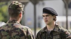 Místo hokeje do armády! Jednička draftu absolvovala vojenský výcvik