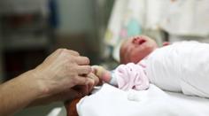 Nejmladší oběť bez dalších potíží? Zemřelo 13denní miminko s Covidem