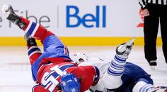 VIDEO: Drsný start NHL! Bitkař v bezvědomí na ledě, Plekanec mu pomáhal na nohy