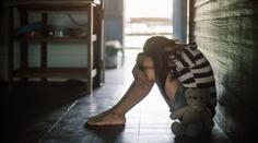 Brutální případ týrání dětí. Rodiče jim dávali elektrošoky, vše si natáčeli