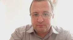 Vláda nedokázala najít konkrétní oblasti, kde by více uspořila, říká Hanáček